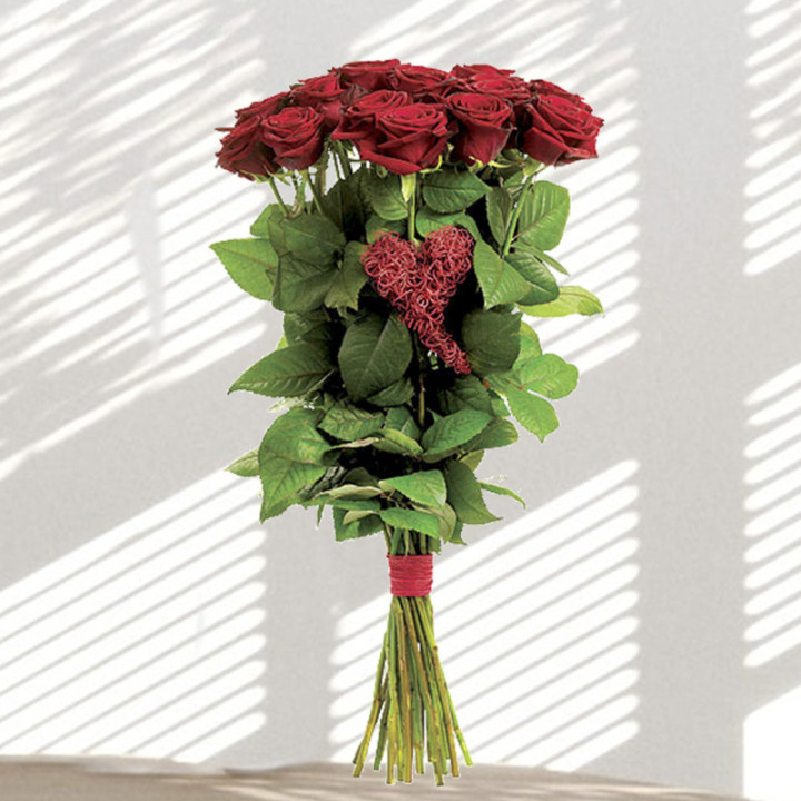 Le Fougueux - Un bouquet de roses en longues tiges.