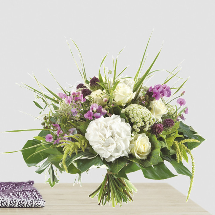 Poésie - Bouquet rond, champêtre, rose et blanc.