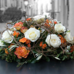 Santiago - Coussin de deuil blanc et orange.