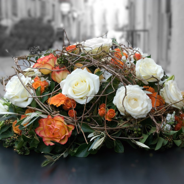 Santiago - Coussin de deuil blanc et orange.