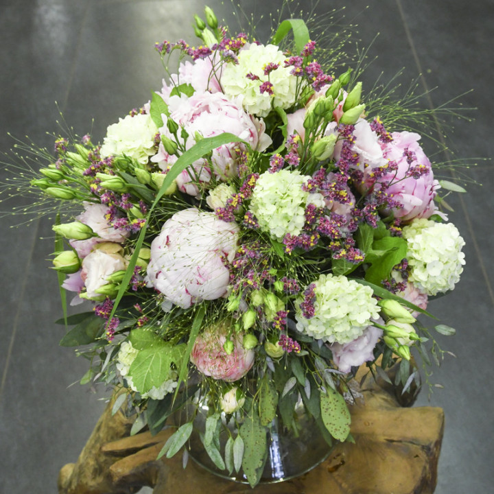 Sarah Bernhardt - Un joli bouquet à base de pivoines