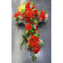 Manchester - Une croix de deuil rouge.