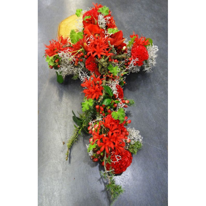 Manchester - Une croix de deuil rouge.