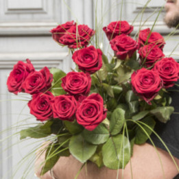 Eva - Brassée intemporelle de belles roses rouge.