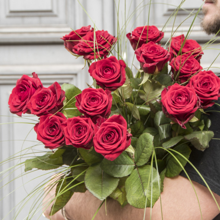 Eva - Brassée intemporelle de belles roses rouge.