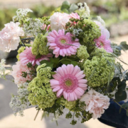 Palette - Une palette de tons printaniers pastel de rose et de vert.(cote d'azur)