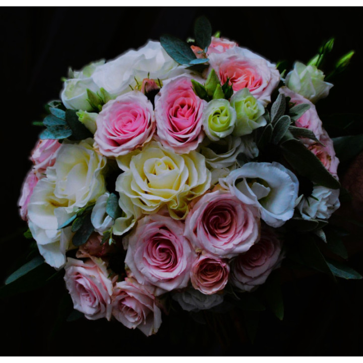 Tess - Un bouquet de roses.
