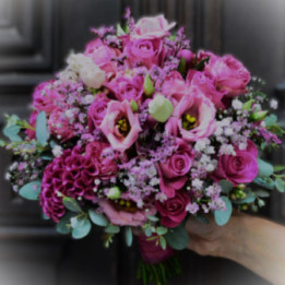 Valéria - Un bouquet rond coloré.